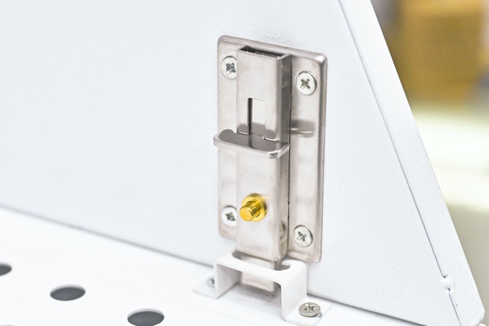 Door latch